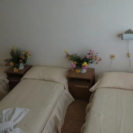 Tango Otel 2*