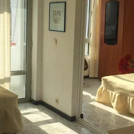 Otel Tango 2*