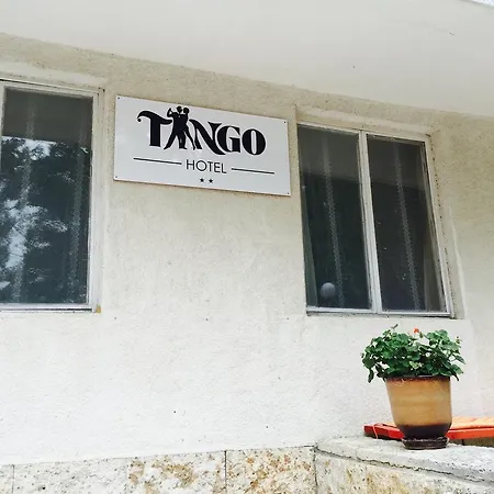 Otel Tango 2*